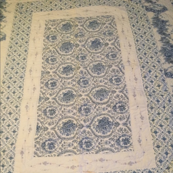 Vintage Blue & White Quilt - Picture 3 of 6